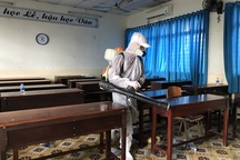 Trường học khử khuẩn mọi ngóc ngách chuẩn bị cho kỳ thi tốt nghiệp THPT