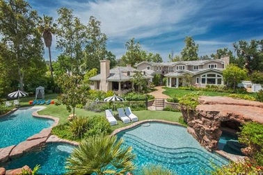 Ngắm dinh thự xa hoa của "Bond girl" Mỹ