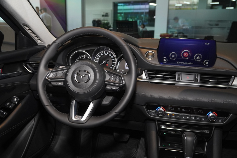Mazda6 2020 chốt giá từ 889 triệu đồng, lấy rẻ để cạnh tranh Toyota Camry - 8 Mazda6 2020 chốt giá từ 889 triệu đồng, lấy rẻ để cạnh tranh Toyota Camry - 8