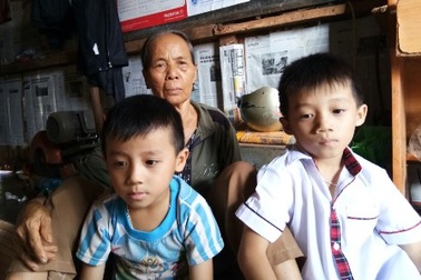 Mẹ u não, cha gãy cột sống, 2 con thơ bơ vơ