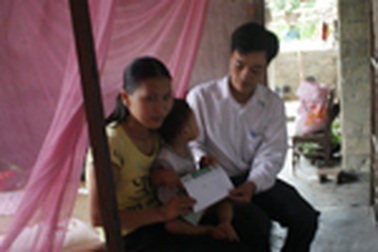 Chị Phạm Thị Lương có thêm điều kiện đưa con đi phẫu thuật