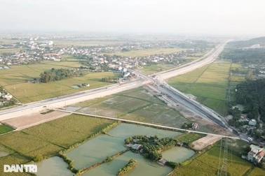 Nhiều phương tiện được lưu thông trên cao tốc Nghi Sơn - Diễn Châu