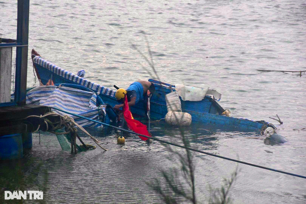 Bão Noru đánh đắm nhiều tàu thuyền ở đảo Lý Sơn - 3 Bão Noru đánh đắm nhiều tàu thuyền ở đảo Lý Sơn - 3