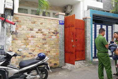 Giết vợ xong, chồng tắm rửa rồi đi tự thú