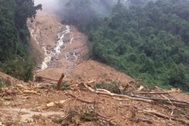 Sạt lở "san phẳng" một trạm bảo vệ rừng tại Quảng Bình