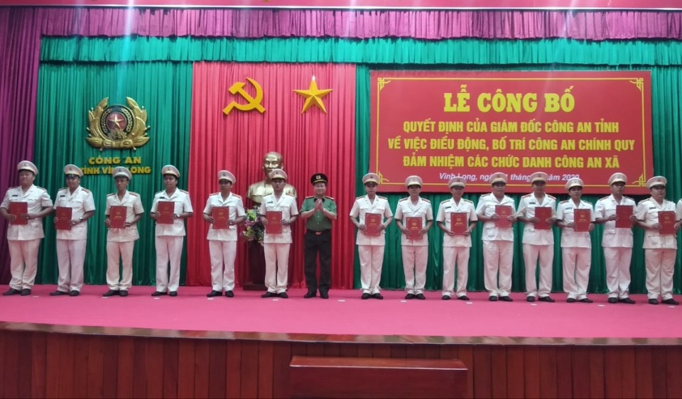 Vĩnh Long hoàn thành việc điều động công an chính quy về xã công tác - 1 Vĩnh Long hoàn thành việc điều động công an chính quy về xã công tác - 1
