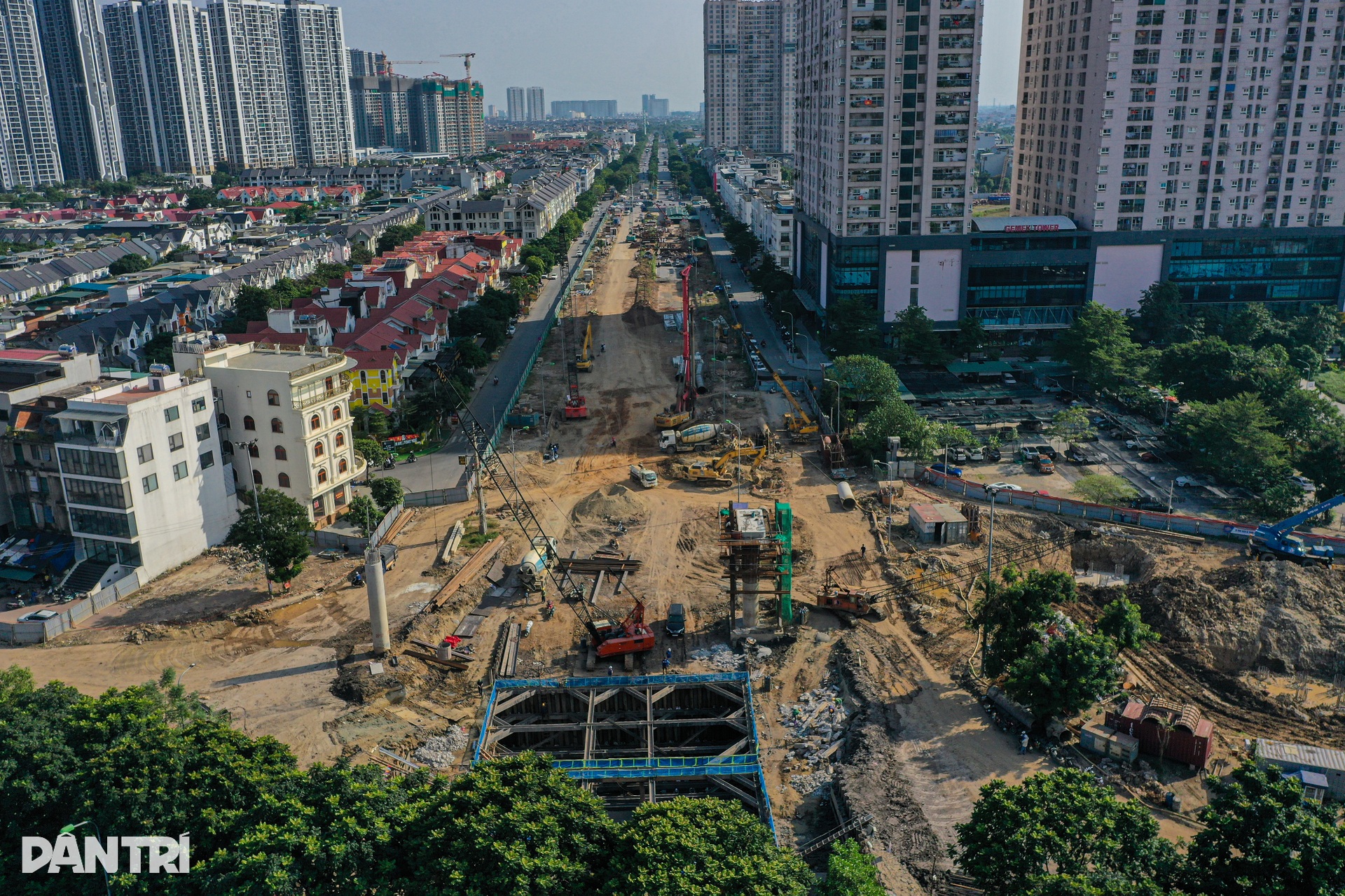 Hình ảnh đại công trường xây hầm chui gần 2.400 tỷ qua Đại lộ Thăng Long - 4 Hình ảnh đại công trường xây hầm chui gần 2.400 tỷ qua Đại lộ Thăng Long - 4