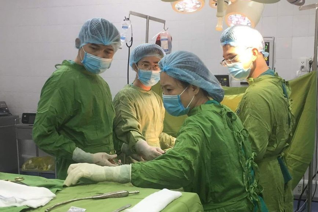 Tài xế xe ôm công nghệ ở TPHCM bị cướp đâm 6 nhát lúc rạng sáng - 2 Tài xế xe ôm công nghệ ở TPHCM bị cướp đâm 6 nhát lúc rạng sáng - 2