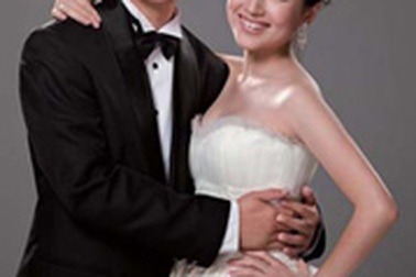 Đổng Khiết “khoe” ảnh cưới