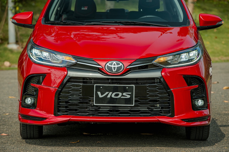 So sánh Honda City RS và Toyota Vios GR-S: Đồng hương tương tàn - 4 So sánh Honda City RS và Toyota Vios GR-S: Đồng hương tương tàn - 4