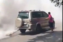 Đại lý đổ nhầm dầu vào xe xăng trước khi giao cho khách và cái kết "đắng"