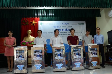 Karofi tặng 60 máy lọc nước đến bà con nghèo xã Đông Lỗ, huyện Ứng Hòa