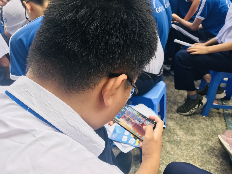 Smartphone làm tê liệt học trò - 6 Smartphone làm tê liệt học trò - 6
