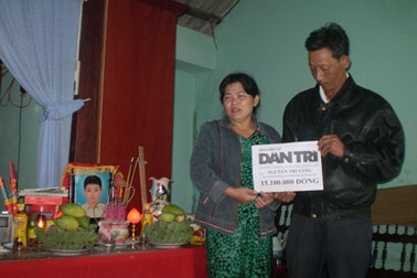 Sẻ chia “nỗi đau khó lòng khỏa lấp”