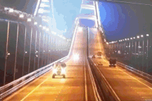 Khoảnh khắc xe tải nghi có bom phát nổ dữ dội trên cầu Crimea