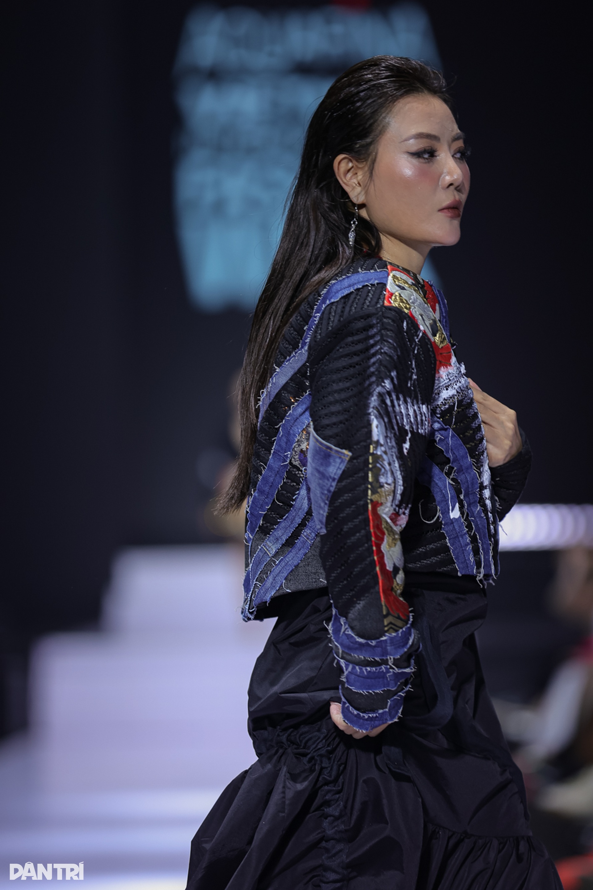 NSƯT Kim Xuyến 80 tuổi trình diễn thời trang, tự trang điểm và làm tóc - 7