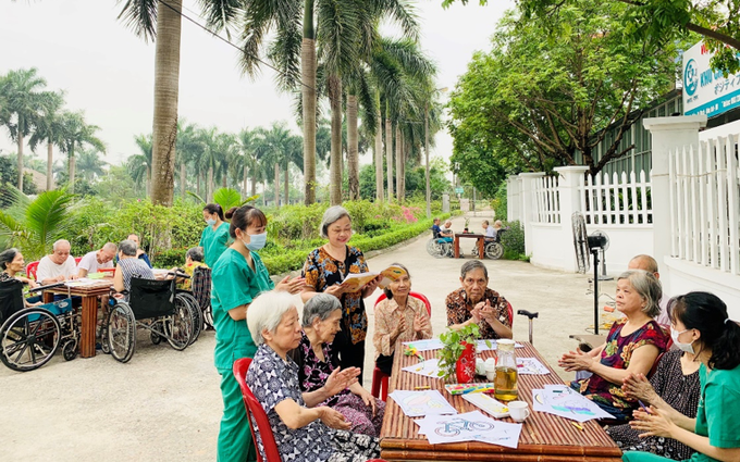 Nơi người già cùng yêu thương vượt qua đại dịch Covid-19 đầy gian khó