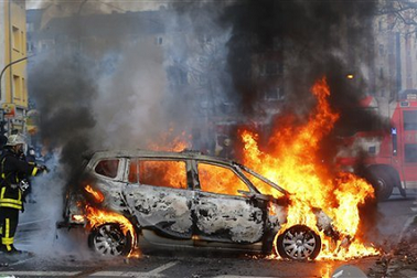 Đức: Biểu tình biến thành bạo động, 88 cảnh sát bị thương