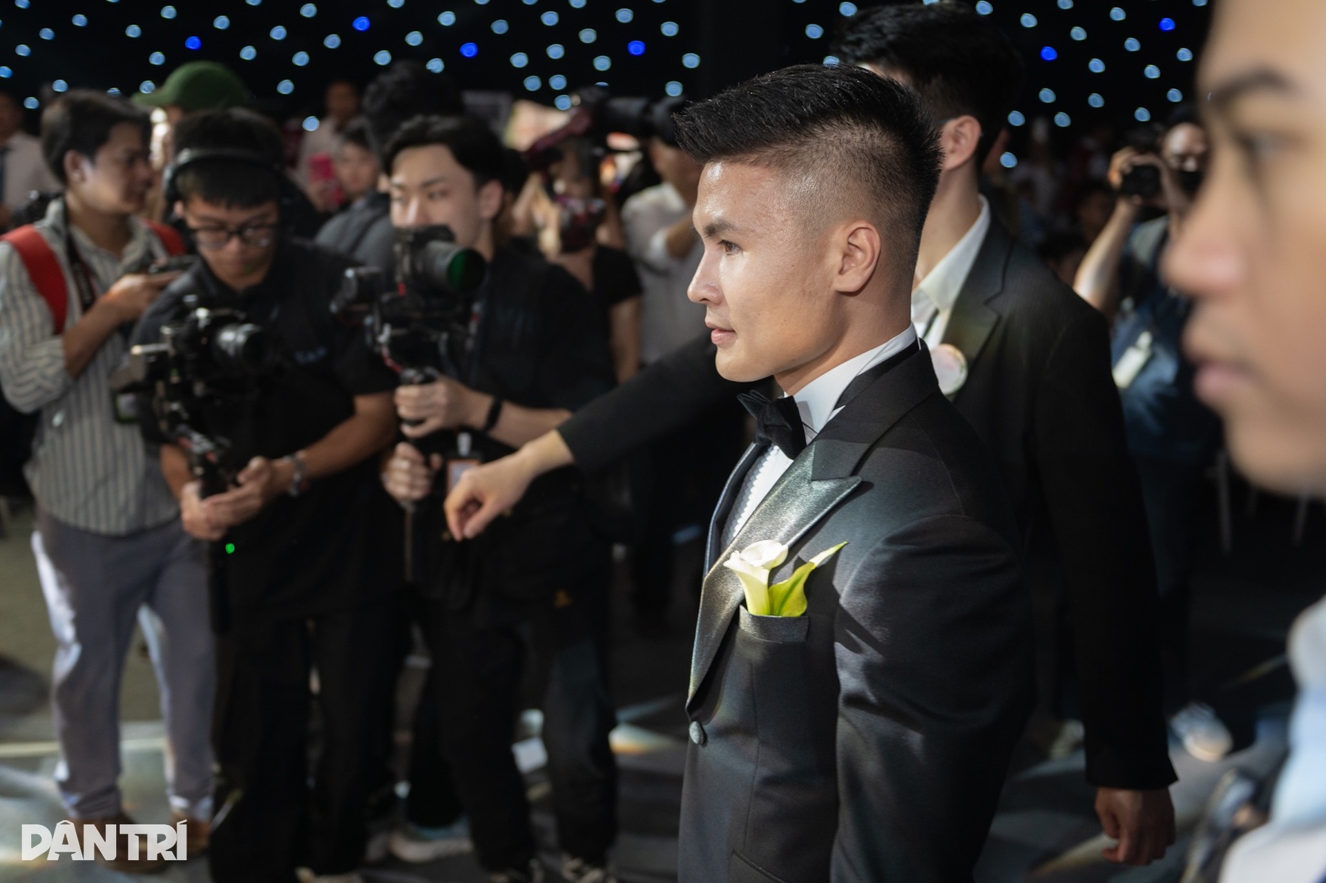 HLV Park Hang Seo nắm chặt tay Quang Hải, rạng rỡ đến dự đám cưới - 14 HLV Park Hang Seo nắm chặt tay Quang Hải, rạng rỡ đến dự đám cưới - 14