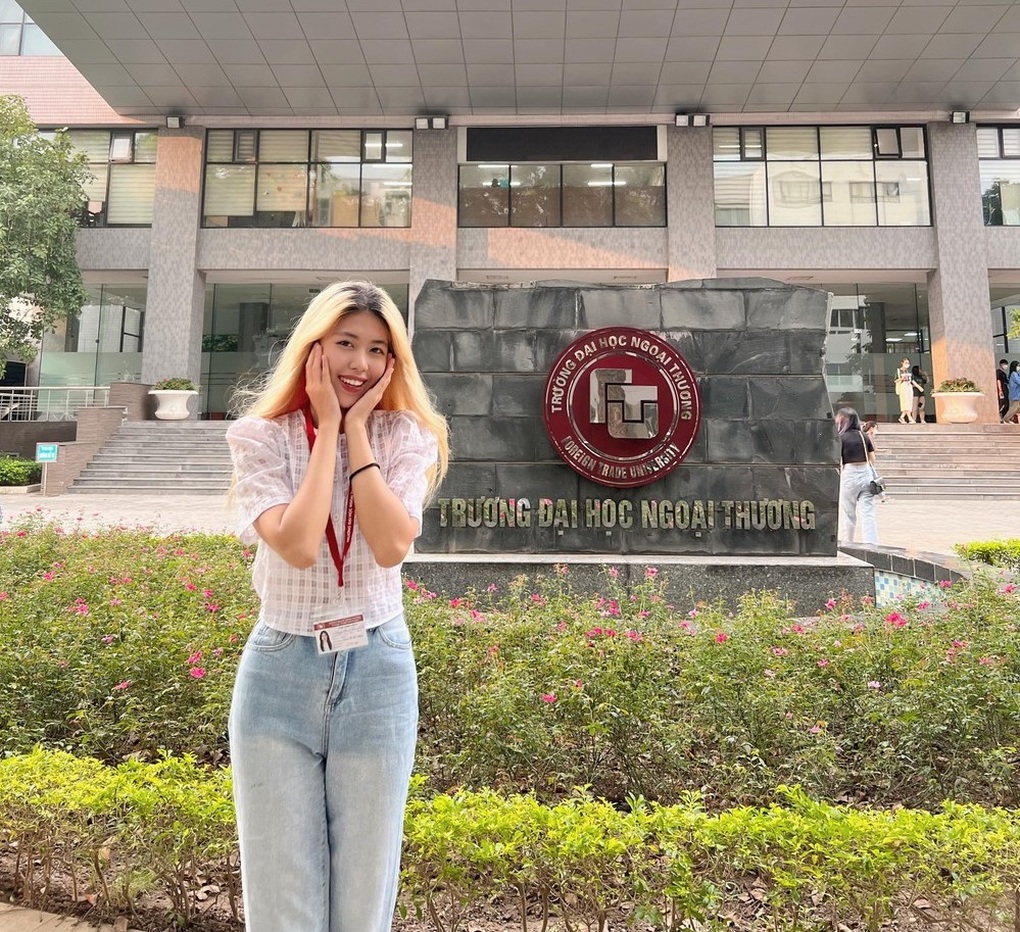 Nữ sinh Ngoại thương bất ngờ nổi tiếng nhờ hát cùng rapper Đen Vâu - 2 Nữ sinh Ngoại thương bất ngờ nổi tiếng nhờ hát cùng rapper Đen Vâu - 2