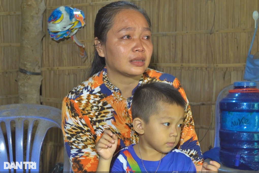 Người mẹ đơn thân chạy xe ôm, vật vã nuôi 4 đứa con thơ dại - 3 Người mẹ đơn thân chạy xe ôm, vật vã nuôi 4 đứa con thơ dại - 3