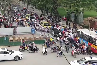 Dự án cải thiện môi trường nước TP Huế gây tắc đường, nguy hiểm và ô nhiễm