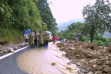 Phó Thủ tướng: Quyết tâm tìm người mất tích vì lũ, thông đường trong thời gian ngắn nhất