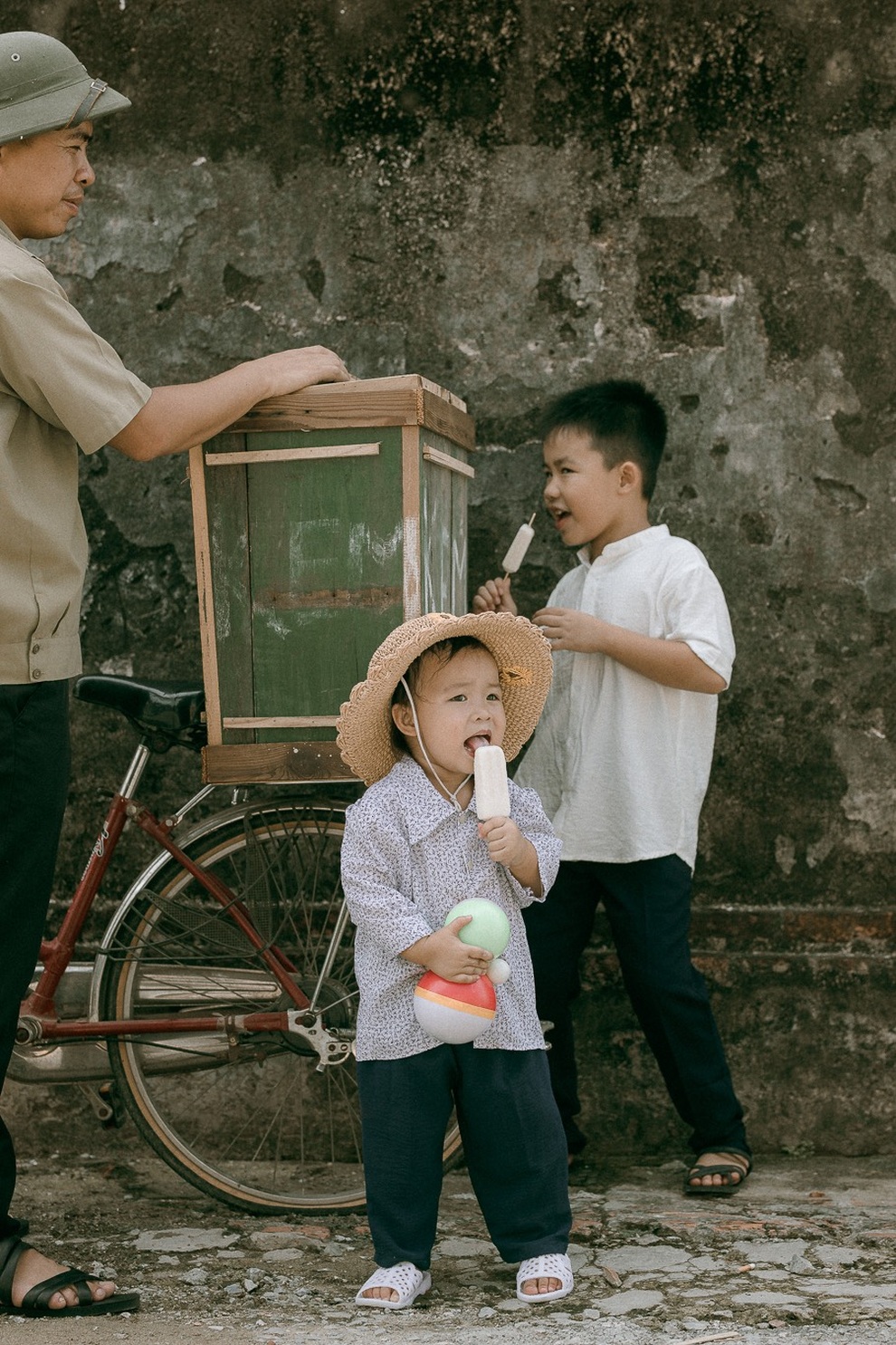 Bộ ảnh kem mút đưa gia đình 8x trở về tuổi thơ - 4 Bộ ảnh kem mút đưa gia đình 8x trở về tuổi thơ - 4