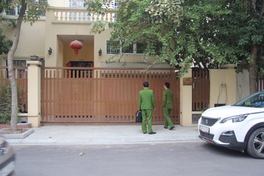 Khám nhà Chánh Văn phòng Thành ủy Hà Nội Nguyễn Văn Tứ
