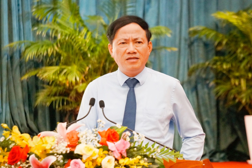 Chủ tịch tỉnh quán triệt giải quyết xong việc cho người dân trong ngày - 1 Chủ tịch tỉnh quán triệt giải quyết xong việc cho người dân trong ngày - 1
