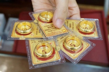 Giá mua, bán vàng nhẫn chênh nhau 3 triệu đồng/lượng