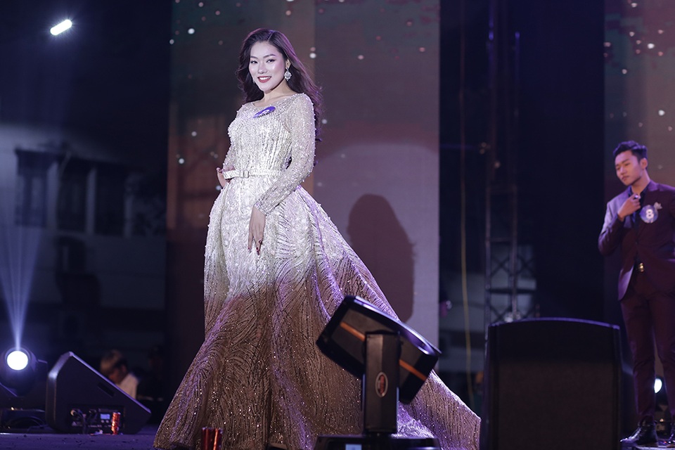 Lộ diện tân Hoa khôi ĐH Ngoại thương Hà Nội - 11 Lộ diện tân Hoa khôi ĐH Ngoại thương Hà Nội - 11