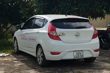 Mang logo “nợ là phải trả” đến ủy ban xã xin được... đòi nợ thuê