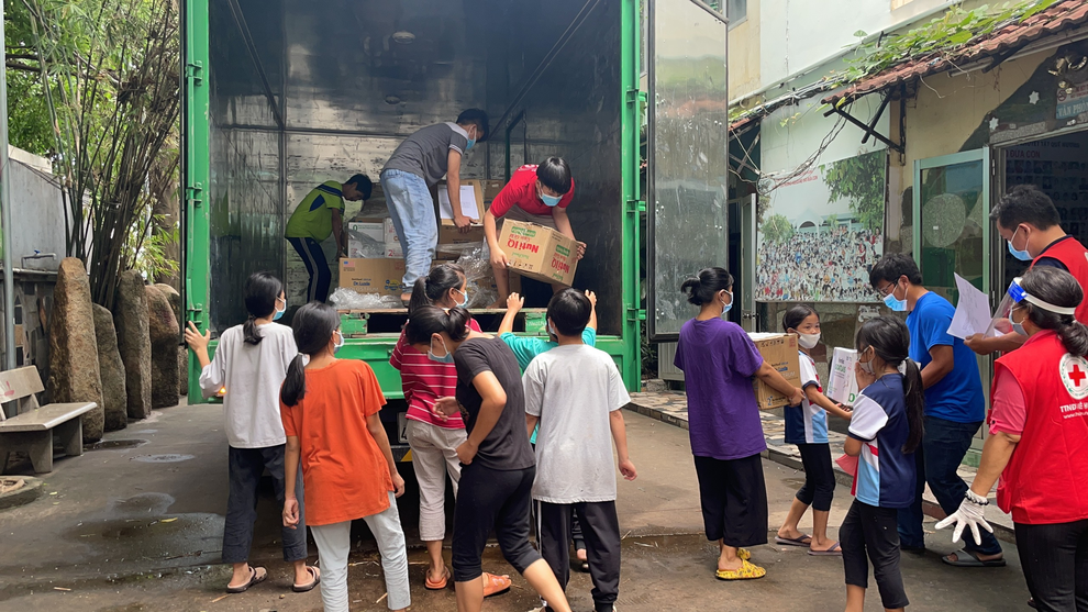 Ấm lòng triệu bữa ăn dinh dưỡng cho trẻ em nghèo mùa dịch Covid-19 - 2 Ấm lòng triệu bữa ăn dinh dưỡng cho trẻ em nghèo mùa dịch Covid-19 - 2