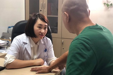 Cô gái sụt hơn 10kg, ngỡ ung thư vì tiêm corticoid chữa vảy nến