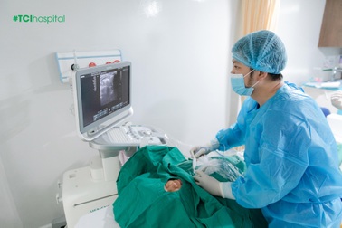 Chữa bệnh tuyến giáp theo lời thầy lang, người phụ nữ nhiễm trùng cổ nặng