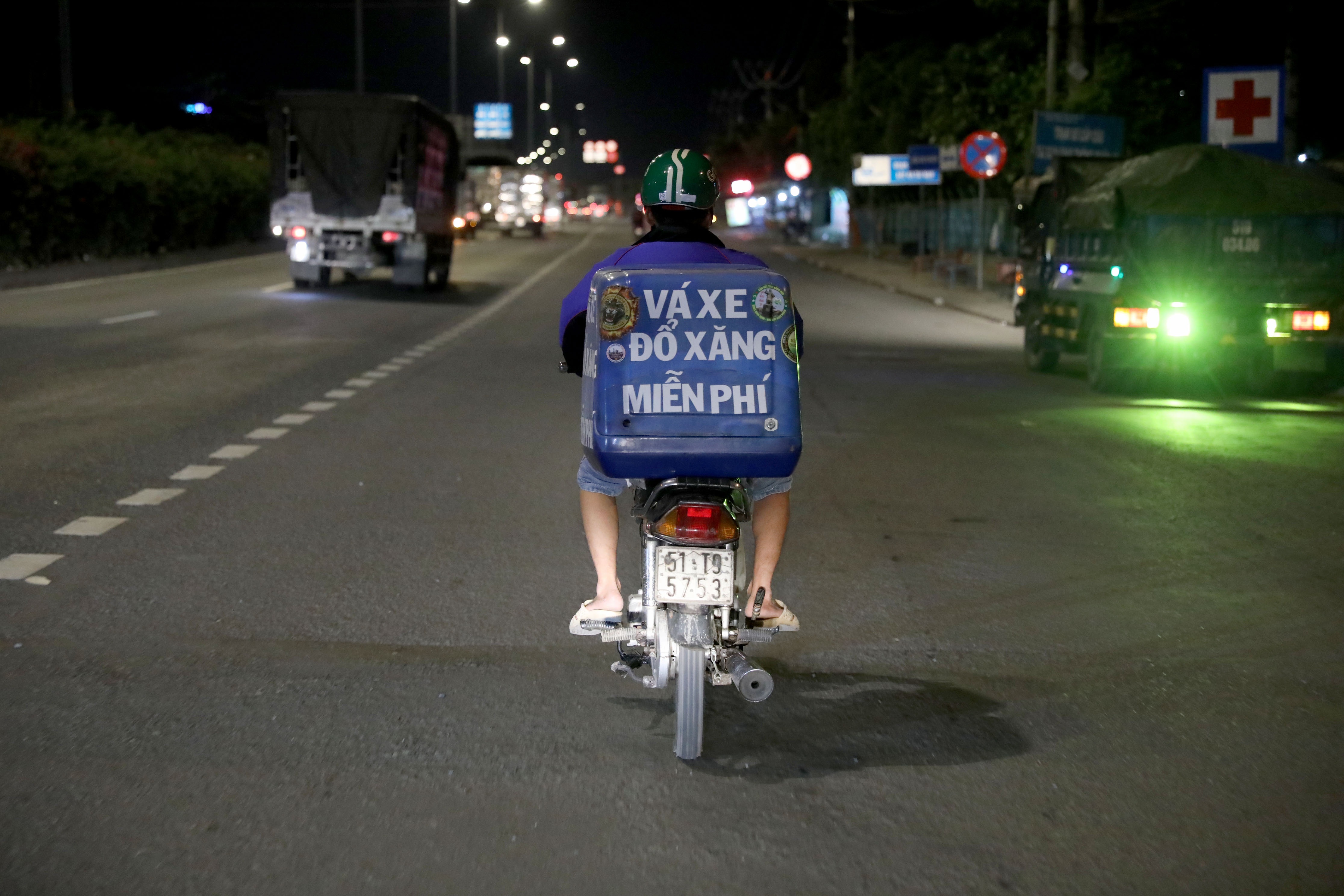 Vá xe miễn phícopy.jpg Vá xe miễn phí copy.jpg
