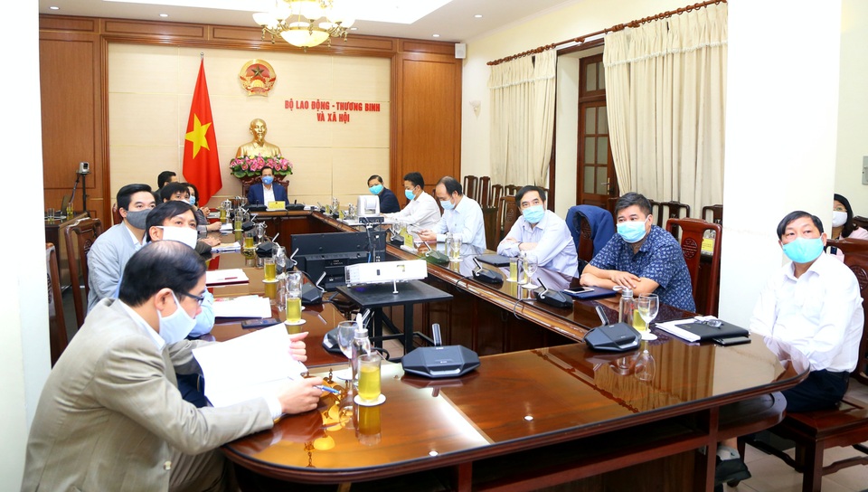 Chi hỗ trợ người dân cần ưu tiên, cấp bách nhưng không để lạc đường... - 1 Chi hỗ trợ người dân cần ưu tiên, cấp bách nhưng không để lạc đường... - 1
