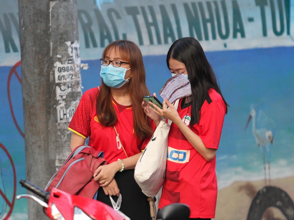 Sân Thống Nhất sôi động vài giờ trước khi Kiatisuk trình làng - 8 Sân Thống Nhất sôi động vài giờ trước khi Kiatisuk trình làng - 8