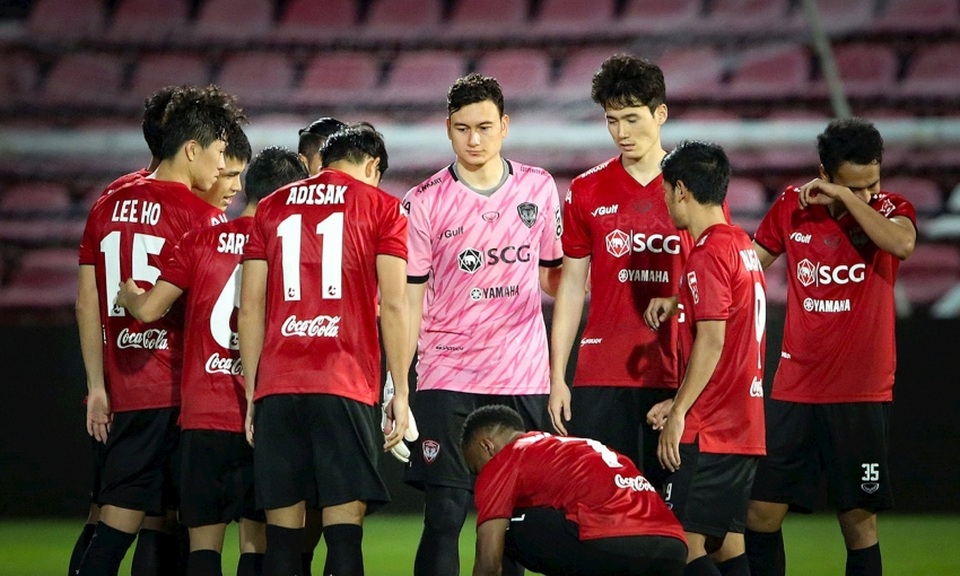 Muangthong United có động thái cứng rắn, yêu cầu Văn Lâm phải xin lỗi - 2 Muangthong United có động thái cứng rắn, yêu cầu Văn Lâm phải xin lỗi - 2