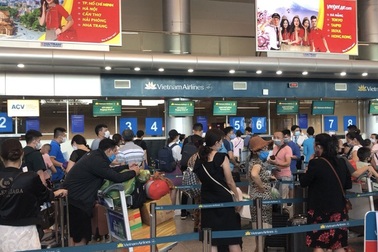 “Tay xách nách mang” rời Đà Nẵng trước giờ thành phố cách ly xã hội