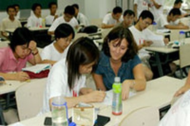 Sinh viên Trung Quốc: Những cảnh giàu - nghèo trái ngược