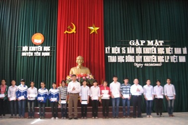 Thưởng 100 triệu đồng cho HS đoạt HCV quốc tế 