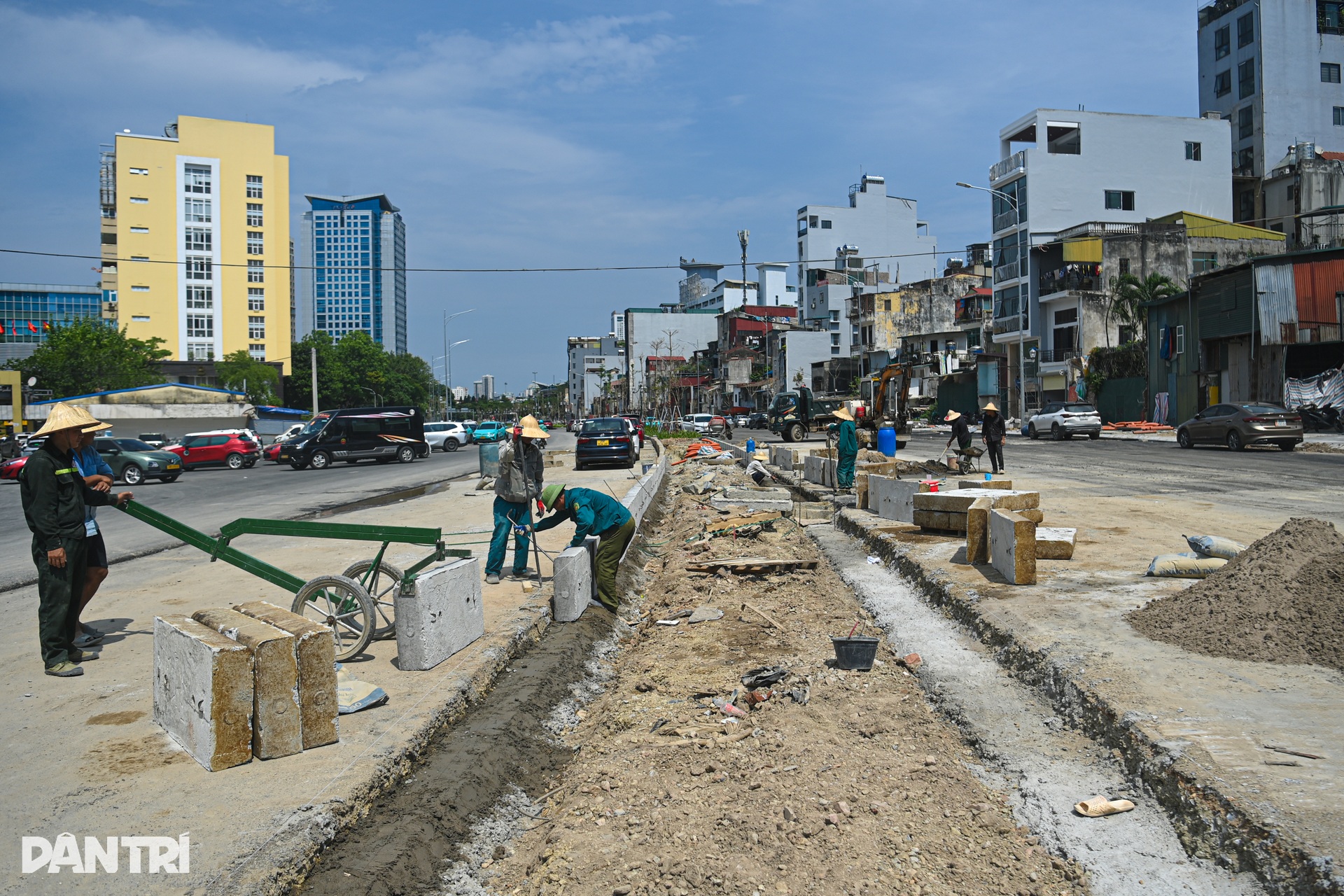 Đường đắt nhất hành tinh được trồng hoa, lát đá, dự kiến thông xe dịp 2/9 - 10