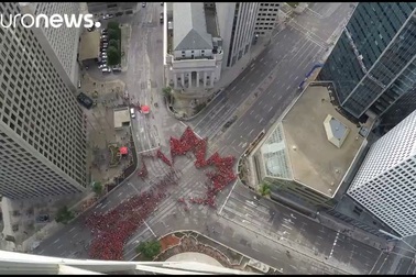 3.600 người xếp hình lá phong kỷ niệm 150 năm Quốc khánh Canada