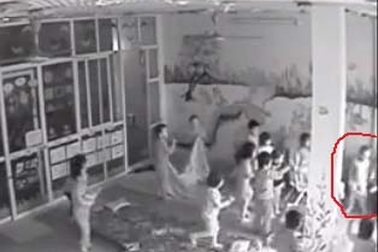 Cách giúp cha mẹ nhận biết trẻ bị bạo hành ở trường