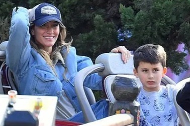 Cuối tuần, Gisele Bundchen đưa con đi chơi ở Disneyland