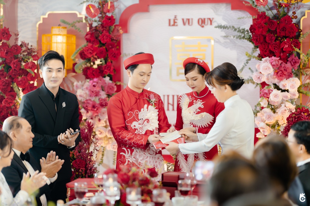 Siêu đám cưới An Giang: Hồi môn 100 tỷ và hành động bất ngờ của nhà gái - 2 Siêu đám cưới An Giang: Hồi môn 100 tỷ và hành động bất ngờ của nhà gái - 2