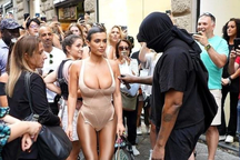 Nhà chức trách Italy lên tiếng cảnh cáo vợ chồng Kanye West