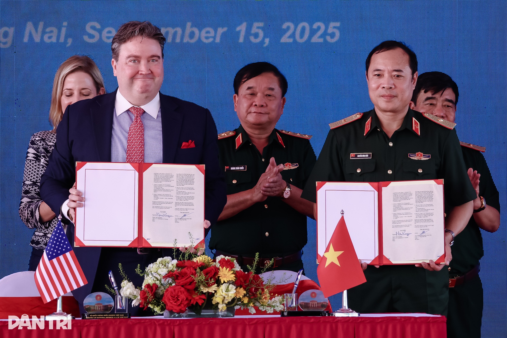 Đại sứ Mỹ Marc Knapper dự lễ bàn giao đất sạch dioxin tại sân bay Biên Hòa - 6